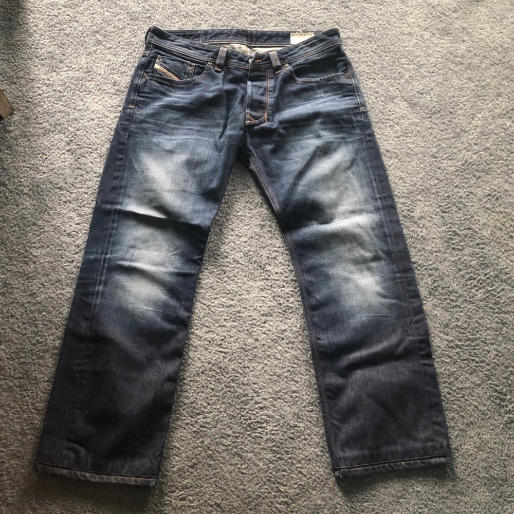 Men’s jeans.